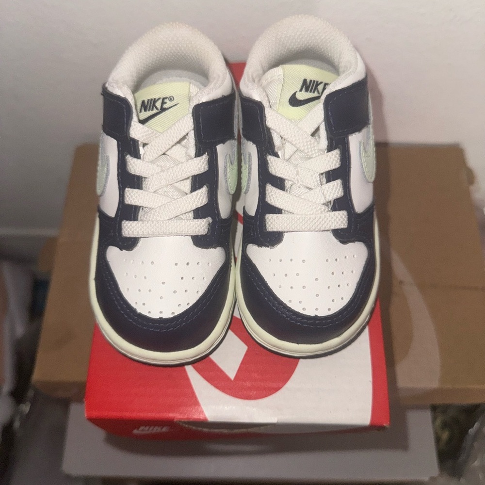 Nike Kids White and Navy Low-Top Sneakers with Light Green Accents